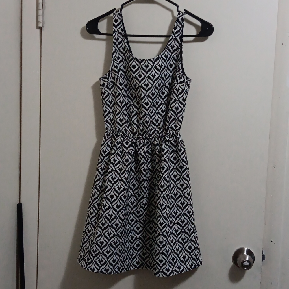 NWT! Divided H&M Black & White Geometric Design Skater Open Back Dress!